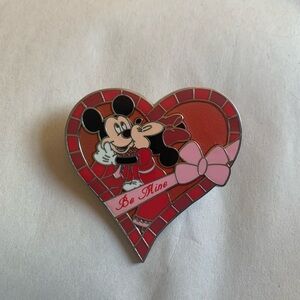 Disney Valentine Trading Pin Mickey and Minnie